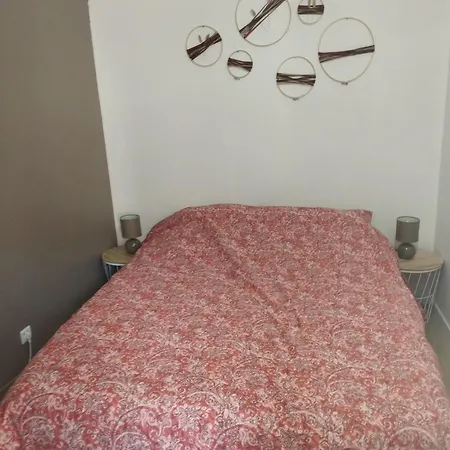 Petite Maison De Dans Un Quartier Calme *